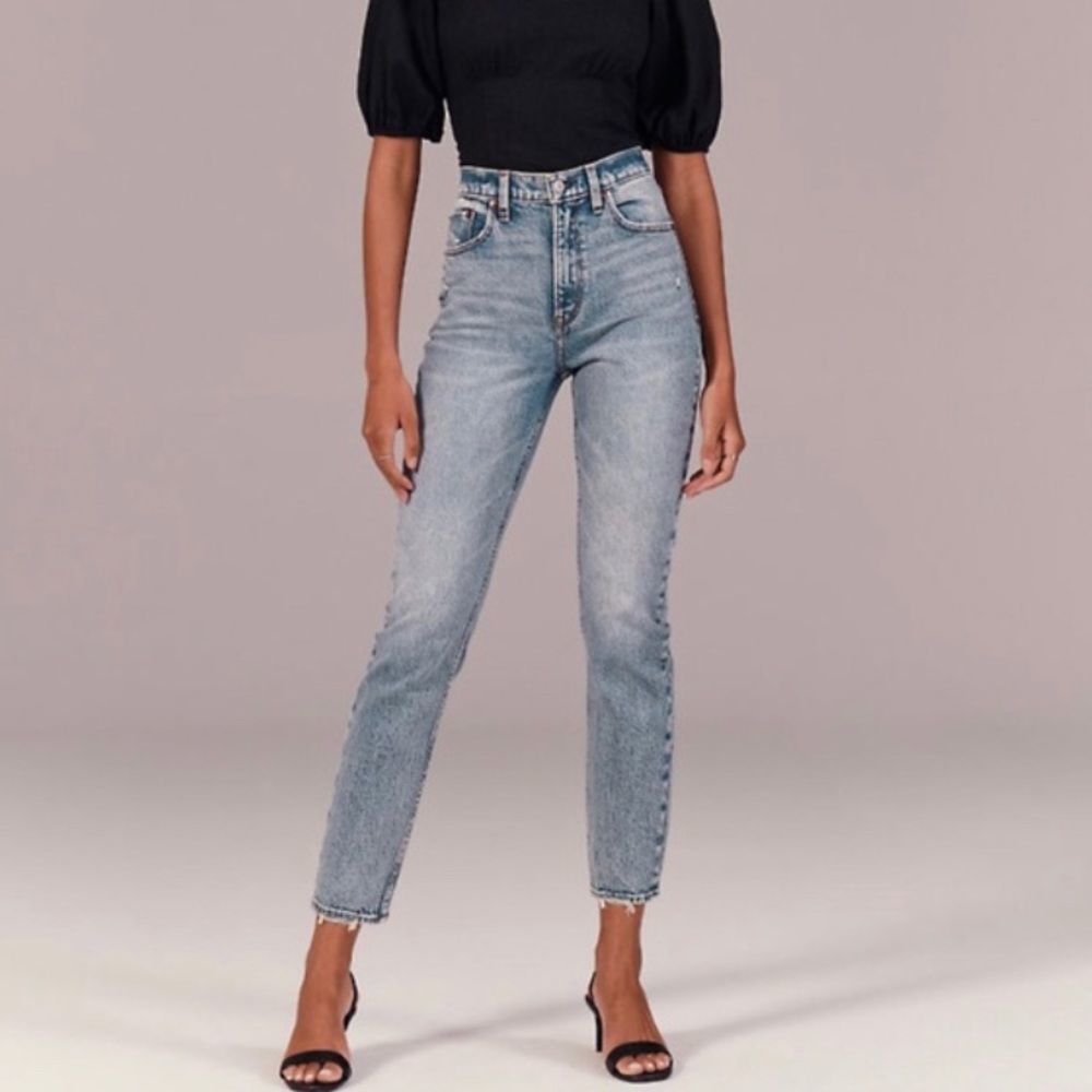 A&F The Mom High Rise Curve Love Acid Wash